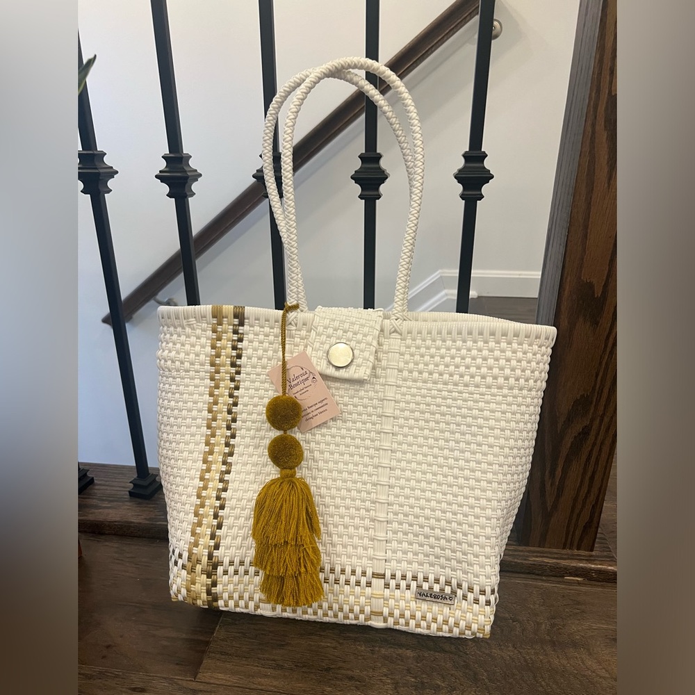 NWT Valerosa Clasico  Hombro Tote